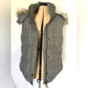 Esprit vest for women with removable fur hood size 10